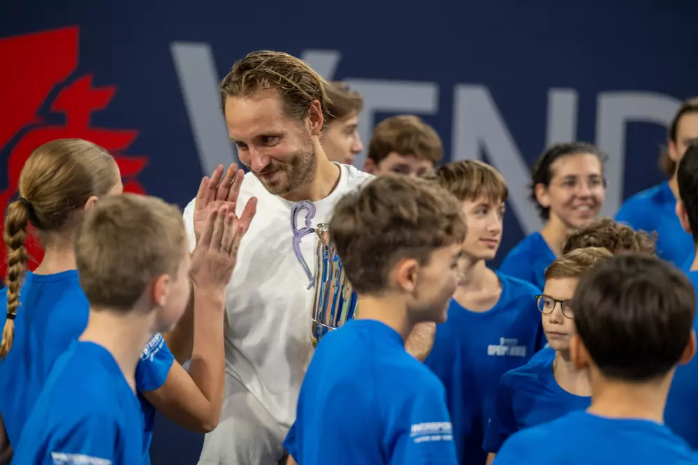 Lucas Pouille et les ramasseurs de balles 